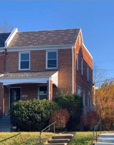 Main picture of 1353 Michigan Ave NE