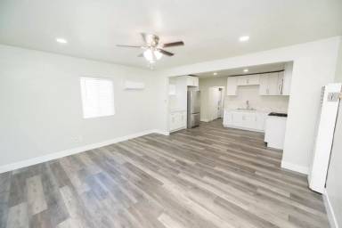 Main picture of 153 W Washington Ave