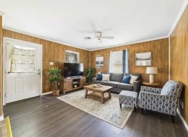 Main picture of 101 Sternberg Dr