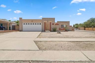 Main picture of 8326 E Calexico St