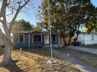 Main picture of 4925 Jo Ann St