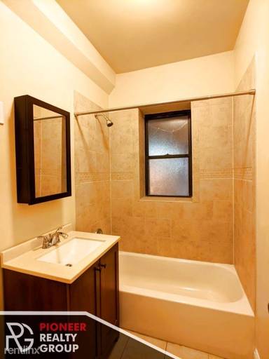 Main picture of 1164 N Dearborn Apartments