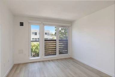 Main picture of 4015 Stone Way N