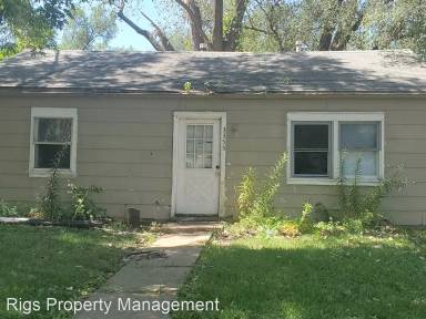 Main picture of 3361 SE Girard St