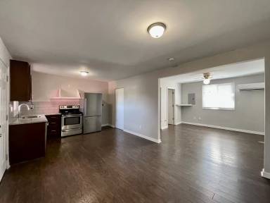 Main picture of 910 Shelby Ave