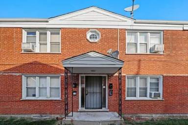 Main picture of 124 N Menard Ave