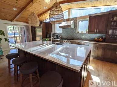 Main picture of 2302 Washington Ave