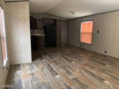 Main picture of 692 Mills Dr