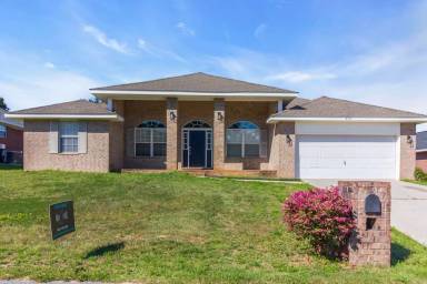 Main picture of 2111 Hagood Loop