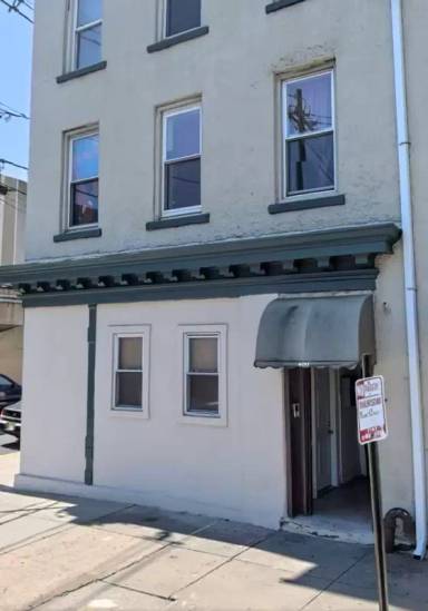 Main picture of 400 Livingston St