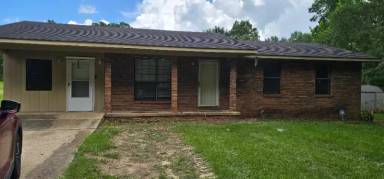 Main picture of 135 Cedar St