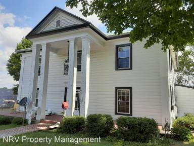 Main picture of 108 S Franklin St