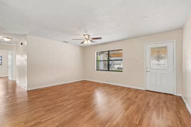 Main picture of 3960 Barcelona St