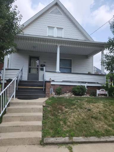 Main picture of 709 5th St NW