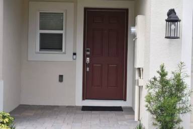 Main picture of 2942 Canary Ave