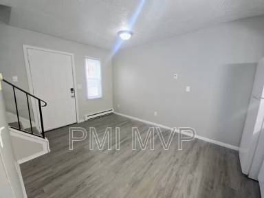 Main picture of 2755 Wedge St