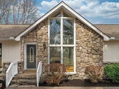 Main picture of 107 Briarwood Dr