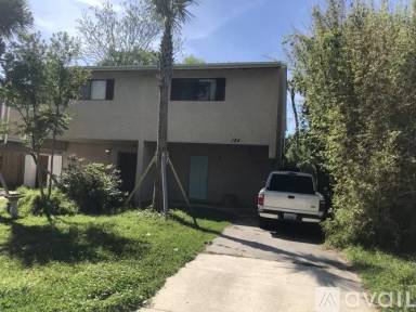 Main picture of 184 Poinsettia St