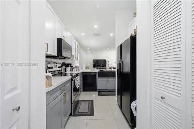 Main picture of 14030 SW 49th St