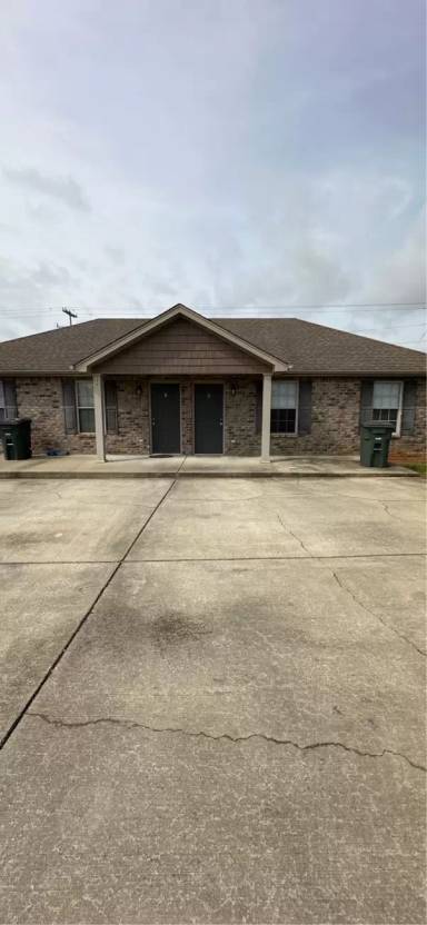 Main picture of 120 Ezra Ct