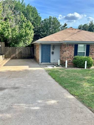 Main picture of 223 W Peach St