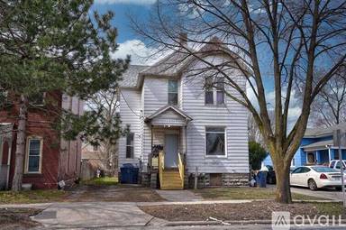 Main picture of 308 S Henry St