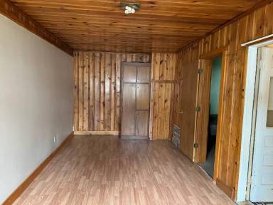 Main picture of 810 Utica St