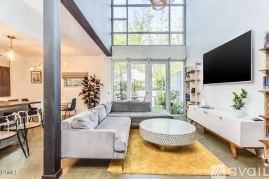 Main picture of 4111 W Sunset Blvd