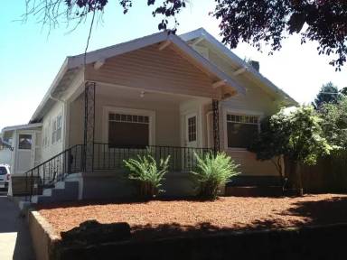 Main picture of 3562 SE 26th Ave