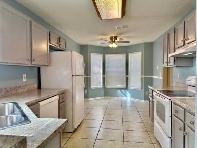 Main picture of 3013 Wavering Ln