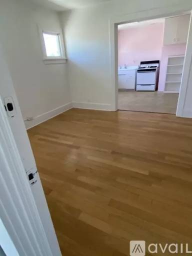 Main picture of 554 3/4 N Harvard Blvd