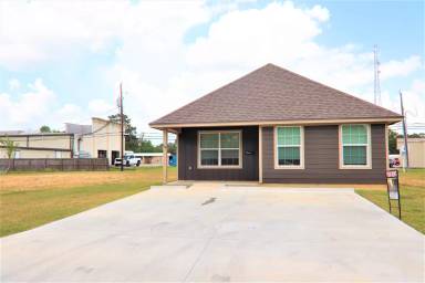 Main picture of 102 Dainwood St