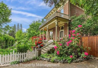 Main picture of 105 W Main St