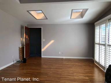 Main picture of 858 Hickory Ct