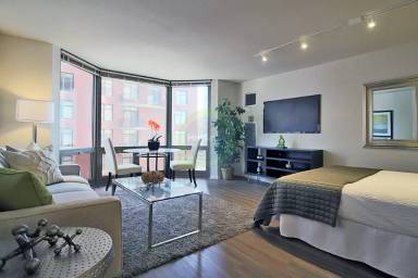 Main picture of 1122 North Dearborn Apartments