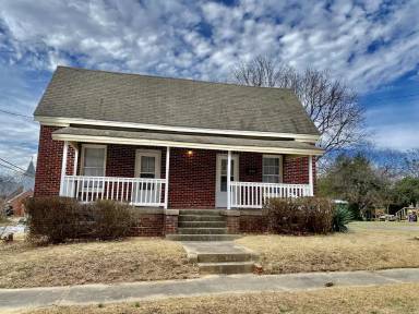 Main picture of 230 Jackson Ave