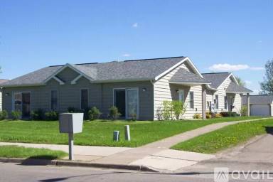 Main picture of 907 E Monowau St