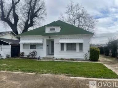 Main picture of 2226 Park St