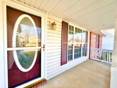 Main picture of 1636 Cedar Springs Cir