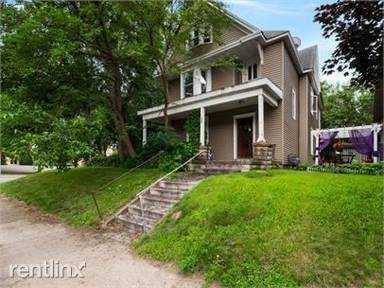 Main picture of 700 University Ave NE