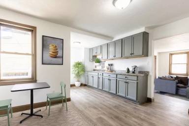 Main picture of 5 Renwick St
