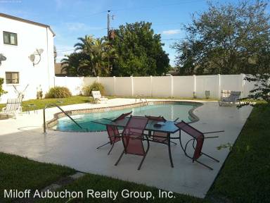 Main picture of 3917 Country Club Blvd