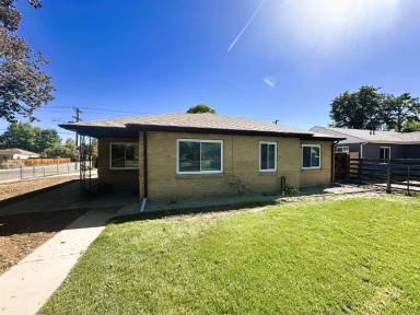 Main picture of 2590 Oneida St