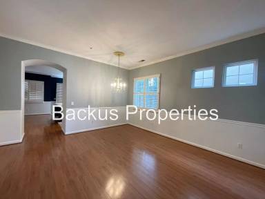 Main picture of 10 Elizabeth Cir