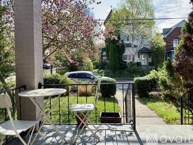 Main picture of 833 N Euclid Ave