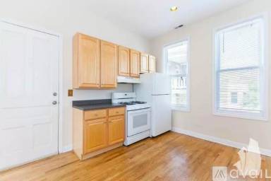 Main picture of 3417 N Janssen Ave