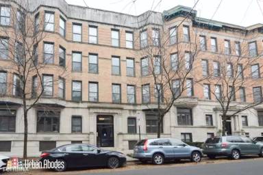 Main picture of 627 W Oakdale Ave