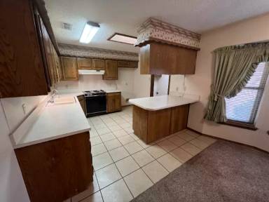 Main picture of 1418 N Dwight St