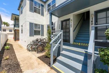 Main picture of 746 E Ave