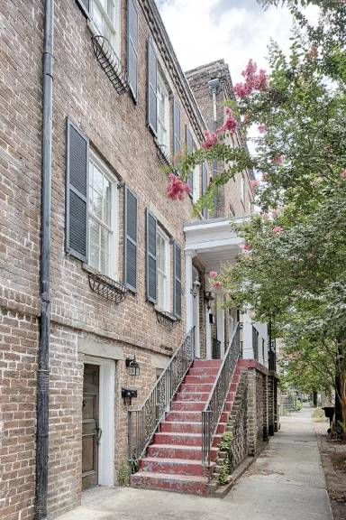 Main picture of 22 W Taylor St